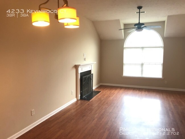 Foto del edificio - 3 bedroom 3 bath with 2 Masters!