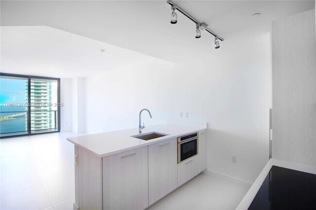 Foto del edificio - 501 NE 31st St