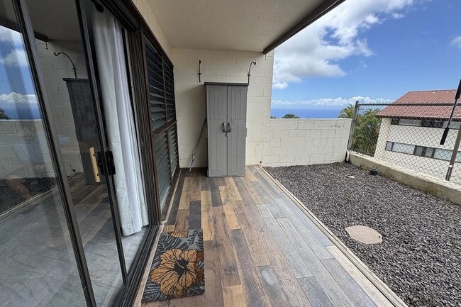 Building Photo - 2/2 Beautifully Renovated Partially Furnis...