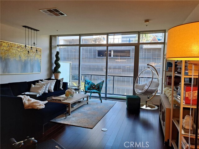 Foto del edificio - 1155 S Grand Ave