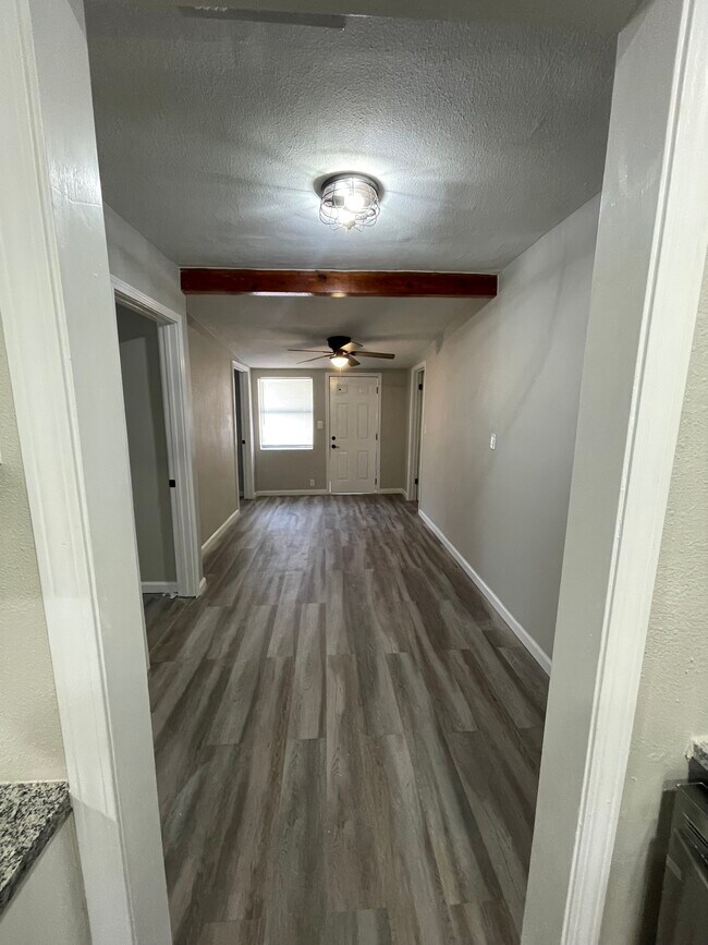 Building Photo - 1501 S Alice Ave