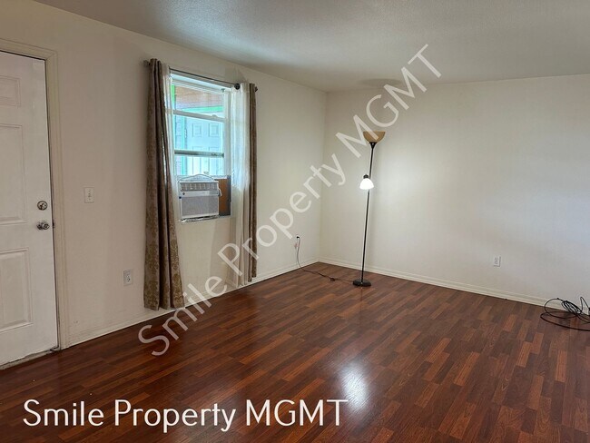 Building Photo - 2 bedroom with 2 bath Apartment