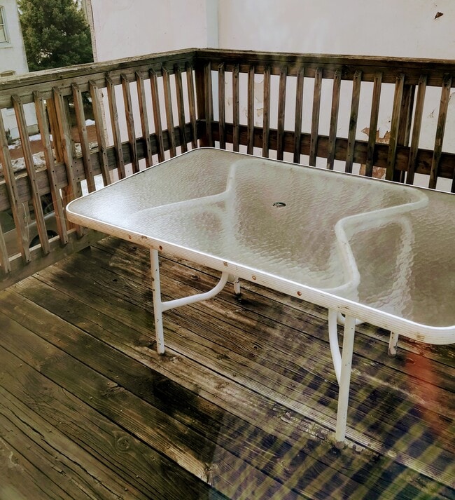 Building Photo - 653 Chain St