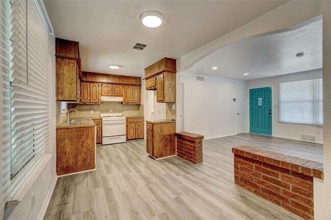Building Photo - 817 Stahl Dr