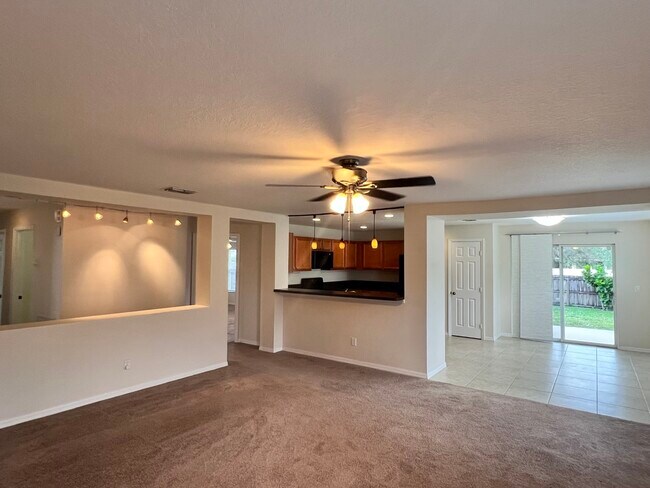 Building Photo - 391 SW Millard Dr
