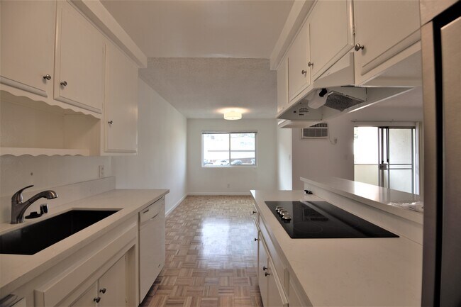 Building Photo - 1445 N Fairfax Ave