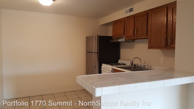 Foto del edificio - 1770 Summit St