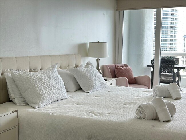 Foto del edificio - 1717 N Bayshore Dr