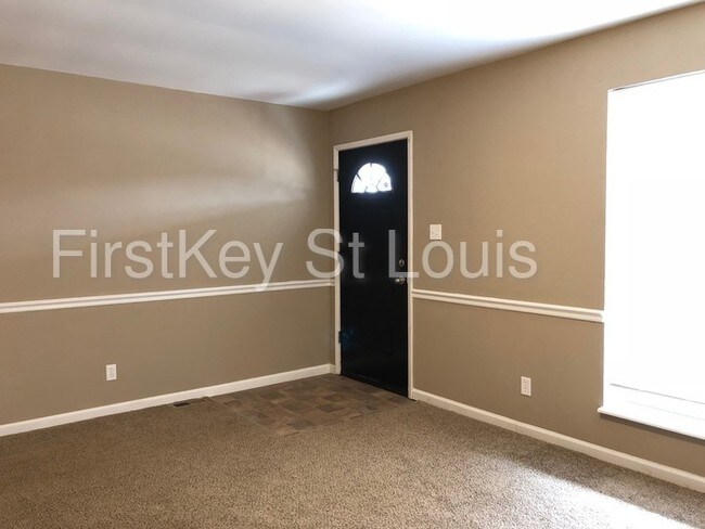 Building Photo - 917 Oriental Dr