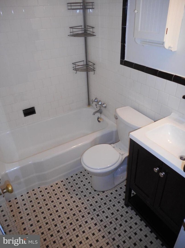 Foto del edificio - 7826 Ridgewood Dr