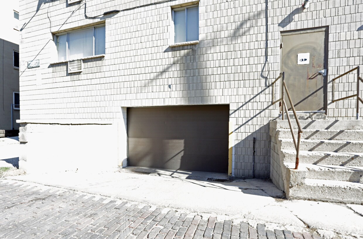 Building Photo - 2743 W Highland Blvd