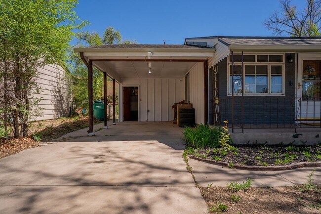 Foto del edificio - 3 Bed 1 Bath Home In Near Fort Carson!!