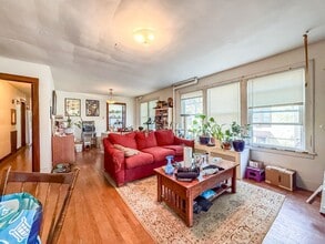 Building Photo - 407 W Green St