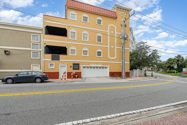 Foto del edificio - 97 Brevard Ave