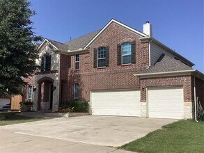 Building Photo - 2965 Lakemont Dr