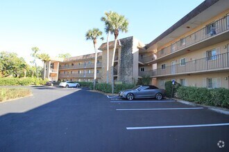 Building Photo - 5667 Rattlesnake Hammock Rd