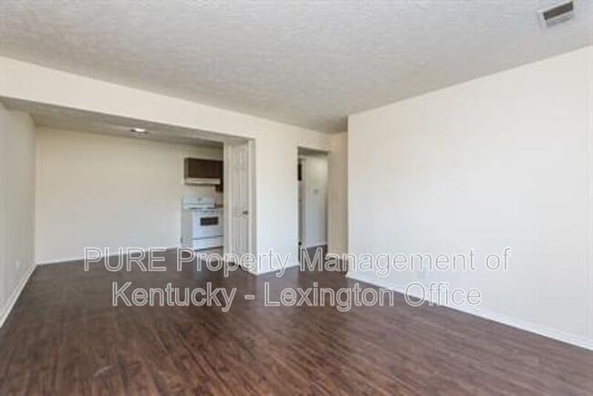 Building Photo - 352 Redding Rd