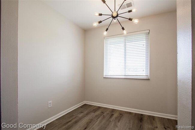 Building Photo - 850 N Main St