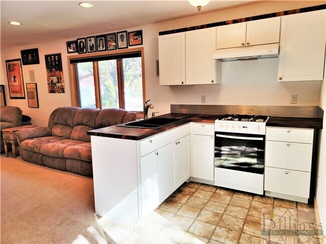 Building Photo - Adorable Cozy Large Studio House/ w Large ...