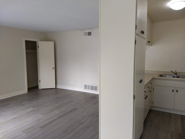 Building Photo - 4804 Del Amo Blvd