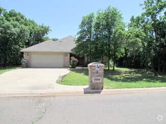Building Photo - 1060 Lost Oak Dr