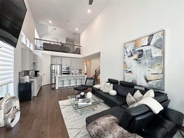 Building Photo - 8721 Paradise Dr