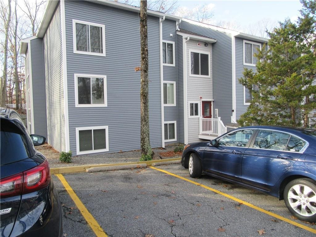 7 Wake Robin Rd Unit 108, Lincoln, RI 02865 Condo for Rent in Lincoln
