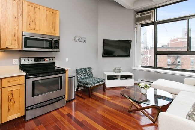 Building Photo - Enjoy the luxury lifestyle of a doorman, r...