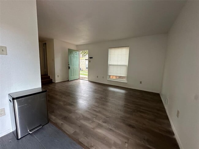 Building Photo - 6003 Cougar Dr