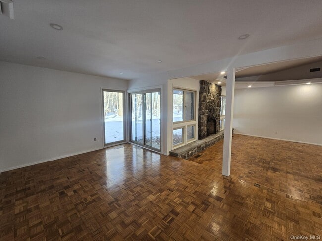 Building Photo - 10 Chestnut Dr