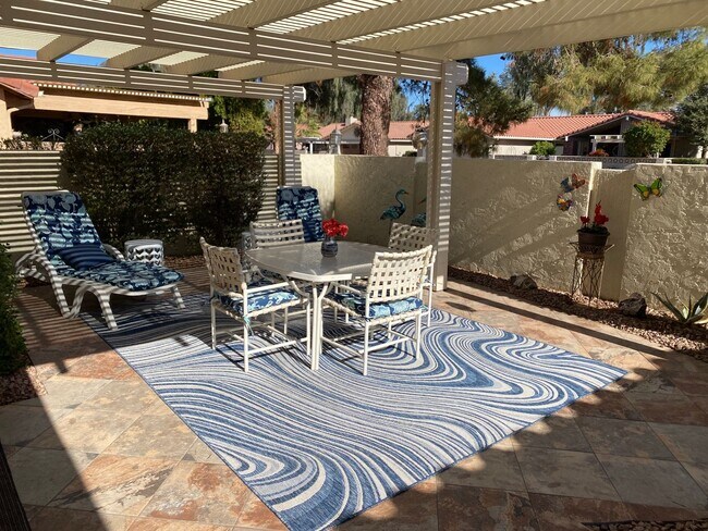 Foto del edificio - 45+ Active Adult Resort Community Updated Golf Course Property Available APRIL 2026 through Decem...