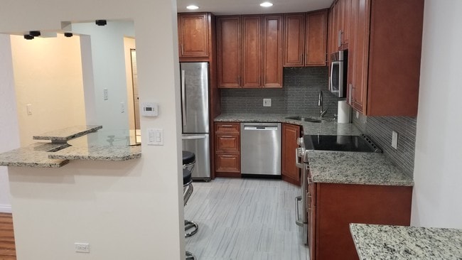 kitchen - 1112 Castilian Ct