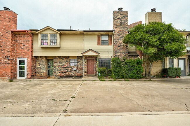 Foto del edificio - Cute 3 Bed 3 Bath by Penn Park OKC! ** $50...