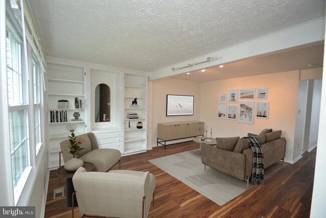 Building Photo - 7985 Tyson Oaks Cir