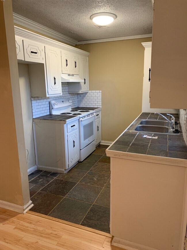 Building Photo - 34 Pheasant Run Dr