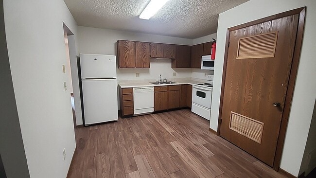 Building Photo - 418 S Van Buren St