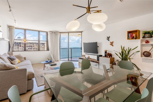 Building Photo - 1925 Brickell Ave