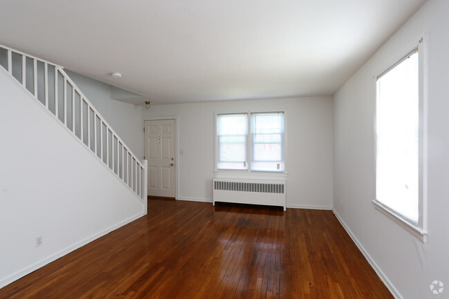 Living Room - Groton Townhouse Apartments