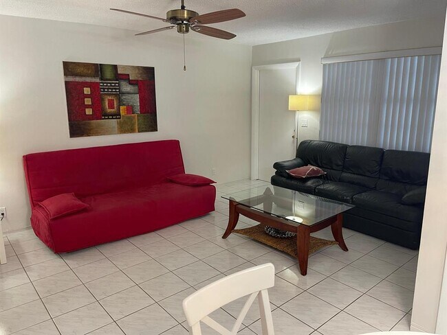 Foto del edificio - 1818 Rodman St