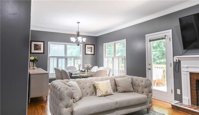 Building Photo - 304 Bridle Path