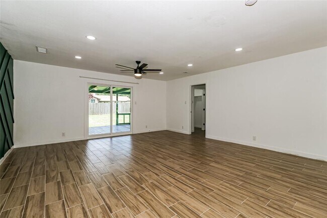 Foto del edificio - 2309 Southern Oaks Dr