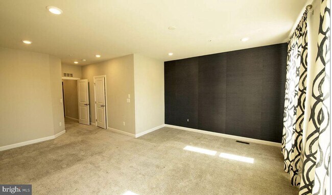 Foto del edificio - 13214 Woodland Park Rd