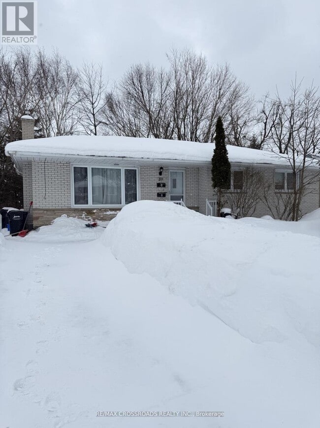 Building Photo - 89 Ottaway Ave