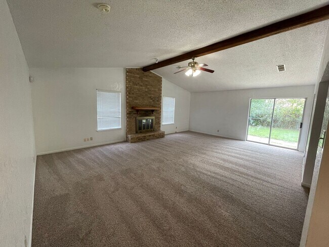 Building Photo - 360 Virtual Tour Available