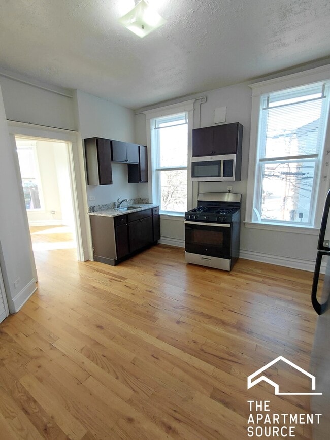 Building Photo - 2215 S Albany Ave