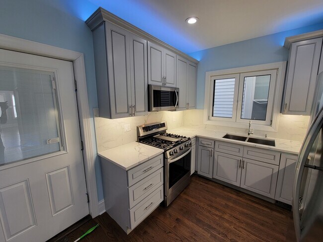 Foto del edificio - 6119 N Wolcott Ave