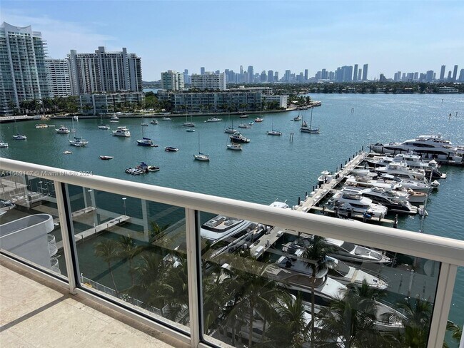Building Photo - 1800 Sunset Harbour Dr