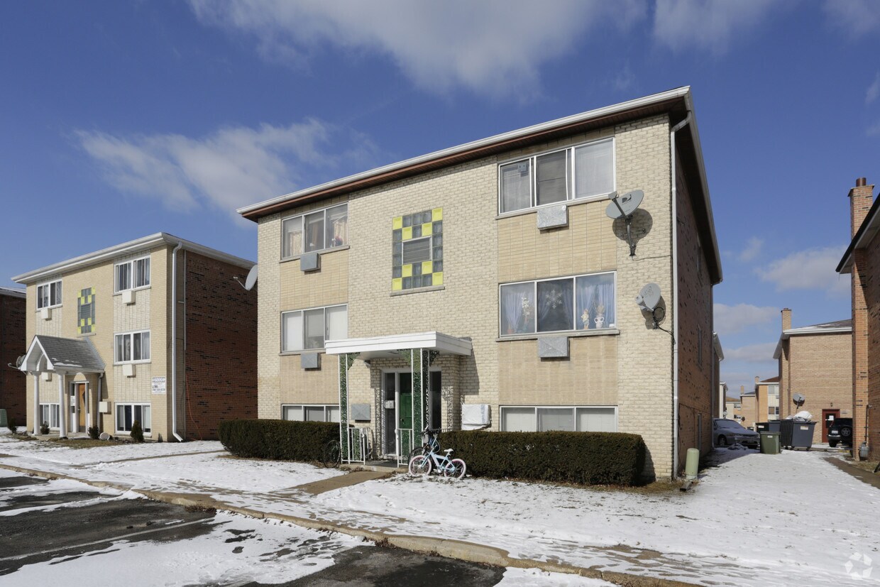 9216 Sally Ln, Schiller Park, IL 60176 Apartments in Schiller Park