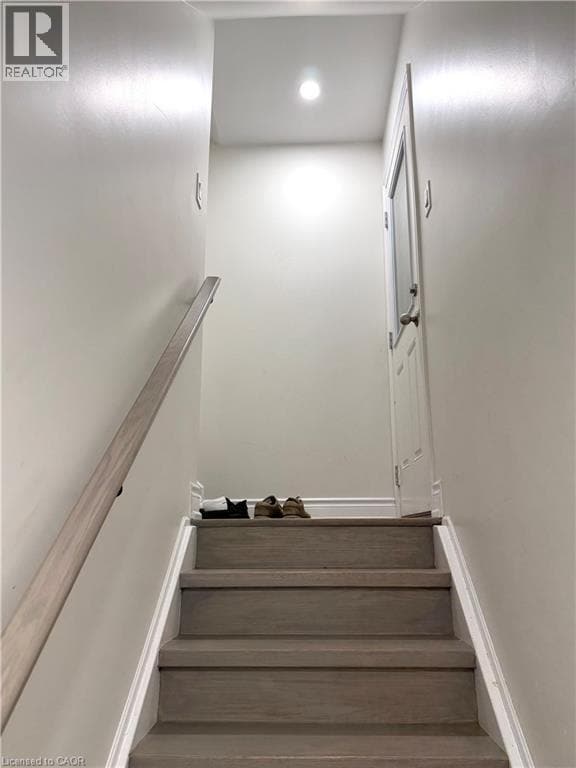 Building Photo - 16 Lady Evelyn Cres