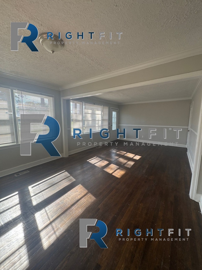 Building Photo - Charming House in Columbus